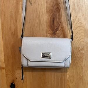 Kenneth Cole Reaction Light Gray Crossbody Bag/purse